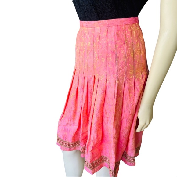 Antonia Melani Gold Embossed Pleated Skirt - Picture 4 of 9